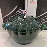 可能是顯示的文字是「 staub staub E m 」的圖像