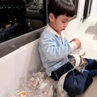 可能是嬰兒和文字的圖像