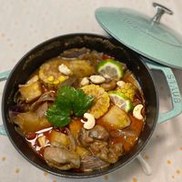 可能是燉小牛膝、火鍋和豆腐的圖像