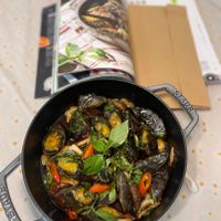 可能是香菇、西班牙大鍋飯和文字的圖像