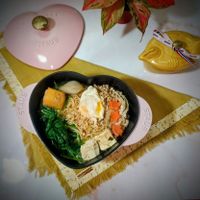 可能是麵、豆腐、拉麵和文字的圖像