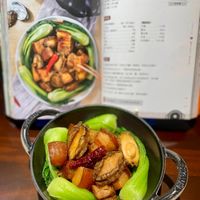 可能是炒麵、香菇、火鍋、豆腐和文字的圖像
