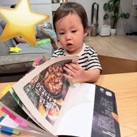 可能是嬰兒和文字的圖像
