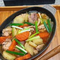 可能是火鍋、豆腐、拉麵和文字的圖像