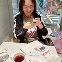 可能是甜點、矢車菊和文字的圖像