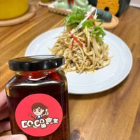 可能是義大利麵、炒麵和文字的圖像