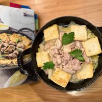 可能是火鍋、麵、豆腐、粥和文字的圖像