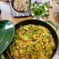 可能是西班牙大鍋飯、炒飯、印度香料飯和文字的圖像