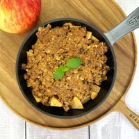 可能是炒飯、豆腐和顯示的文字是「 X 1/8 ST/ ST STA 我愛Staub鐵鍋 Staub 編鐵鋁 我愛 羅威娜小朋友 羅威娜小朋友·10月29日.… 10月29日 10月29日・・ 剛出爐的蘋果酥 你 你、SkyTseng和其他5人 Sky 尔、Sky Tseng 和其他5人 大心Q留言分享 Q留言 留言 大心 分享」的圖像