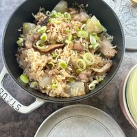 可能是炒麵、炒飯和香菇的圖像