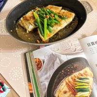 可能是顯示的文字是「 dddw dagao a የይ SCUS STICS STAUB STAI 豆醬 23cm e 」的圖像