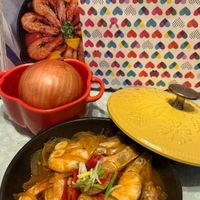 可能是蝦、西班牙大鍋飯和文字的圖像