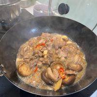 可能是香菇和燉小牛膝的圖像
