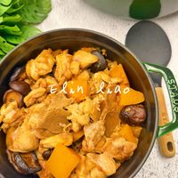 可能是香菇、豆腐和顯示的文字是「 V Elin Elineiao λo ST ปงเ 」的圖像