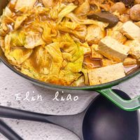 可能是火鍋、豆腐和顯示的文字是「 Elin Elinliao liao 」的圖像