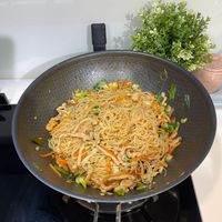 可能是麵、義大利麵、拉麵和炒麵的圖像