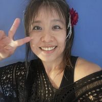 可能是一或多人和瀏海的圖像