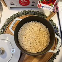 可能是北非小米飯、印度香料飯、西班牙大鍋飯和文字的圖像