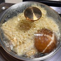 可能是火鍋、水波蛋、麵、粥和拉麵的圖像
