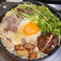 可能是拉麵、水波蛋、火鍋和文字的圖像