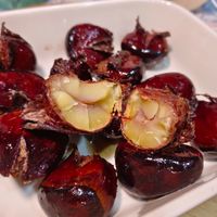 可能是櫻桃、無花果和龍眼的圖像