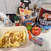 可能是燕麥餅乾、蘋果、燕麥和文字的圖像