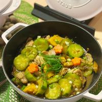 可能是‎顯示的文字是「 ‎الم STAJB STAUB PBeccЖe PeBecca Hedonism 9‎ 」‎的圖像