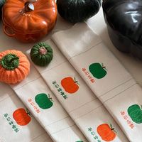 可能是餐巾環、玉米和文字的圖像