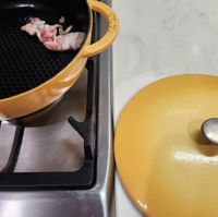 可能是鬆餅機和食物的圖像