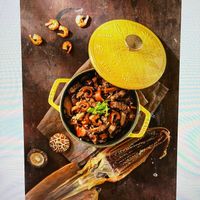 可能是西班牙大鍋飯、香菇和文字的圖像