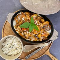 可能是豆腐和顯示的文字是「 STAUB EANS S R STAUB STAUS STAUB 」的圖像