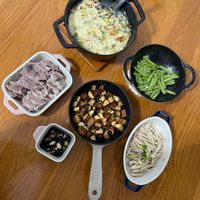 可能是豆腐、香菇和顯示的文字是「 PSS TAUB STAUL STAUB STAUB 」的圖像