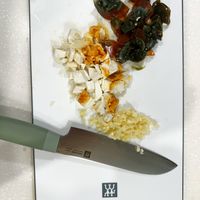 可能是食物和刀的圖像
