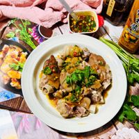 可能是燉小牛膝和文字的圖像