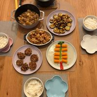 可能是炸丸子和豆腐的圖像