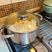 可能是食物和顯示的文字是「 Hsuan 」的圖像