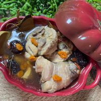 可能是燉小牛膝、香菇和龍眼的圖像