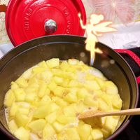 可能是蘋果和水果塔的圖像