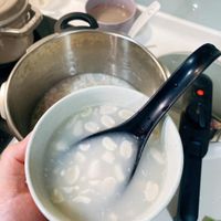 可能是木湯匙和粥的圖像