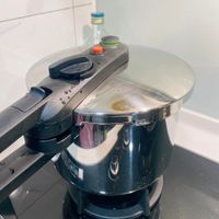 可能是泡茶器和鬆餅機的圖像