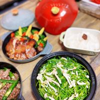 可能是麵、豆腐、火鍋、炒麵和文字的圖像