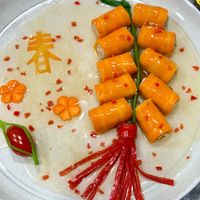 可能是壽司、港式點心、豆腐和粥的圖像
