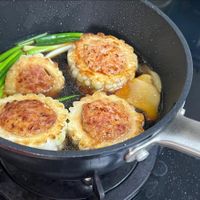 可能是豆腐和炸丸子的圖像
