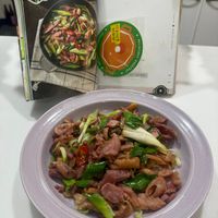 可能是炒麵、快炒和文字的圖像