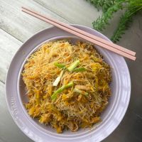 可能是炒麵、麵、拉麵和義大利麵的圖像