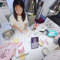 可能是半圓形餡餅和文字的圖像