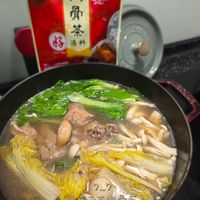 可能是拉麵、火鍋、香菇和文字的圖像