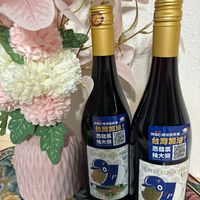 可能是貓頭鷹、葡萄酒和顯示的文字是「 OàM WBC棒球經用賽 WBC 台灣加油 加油 憑發票 抽大獎 WBC WBC棒球經典賽 棒球經典賽 台灣加油 憑發票 抽大獎 LEPETIT EPERITCOCHONAE LEPETIT LE PETIT LEPETITCOCHONNE COCHON P 」的圖像
