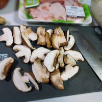 可能是刀、香菇和文字的圖像