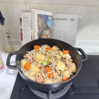 可能是義大利麵、炒飯和炒麵的圖像